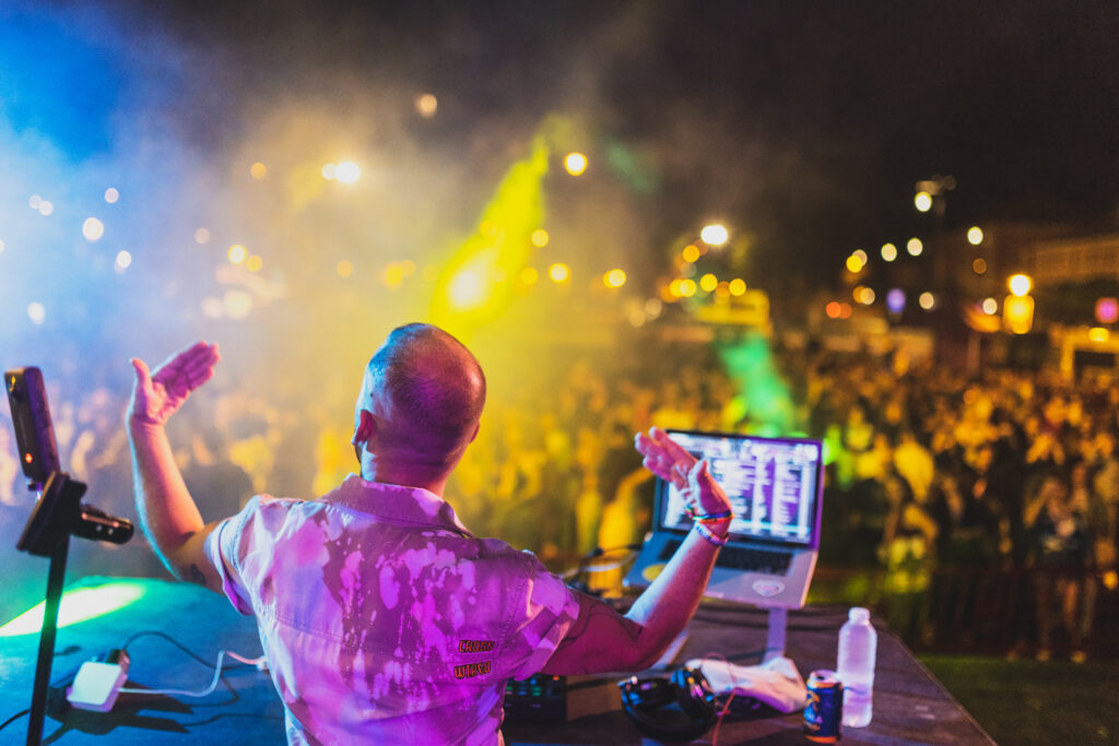 Actuación de Álvaro McKenzie en el Morrete Fest de junio de 2023